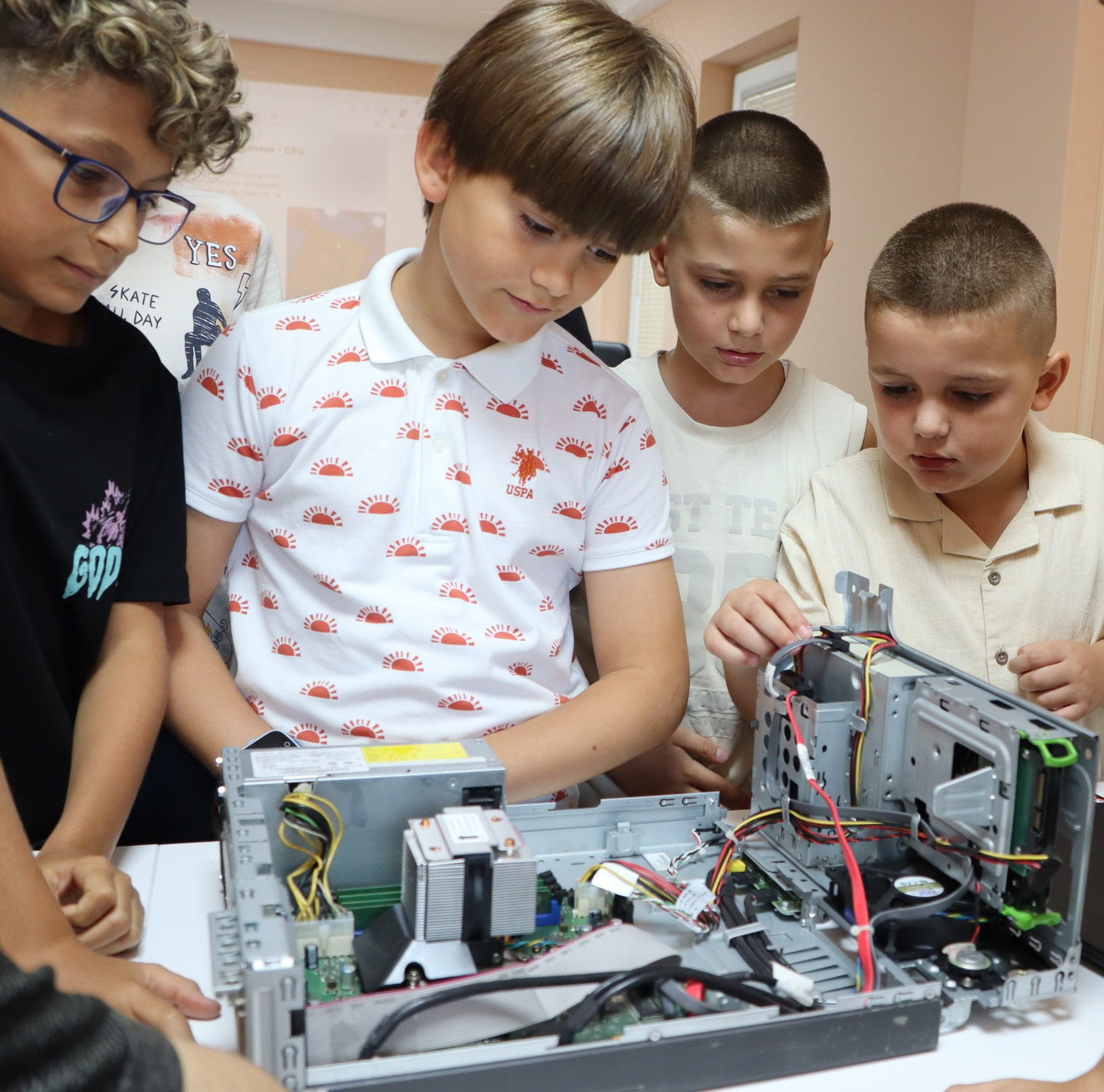 Fëmijë në Kampin Veror Probit Academy Kids